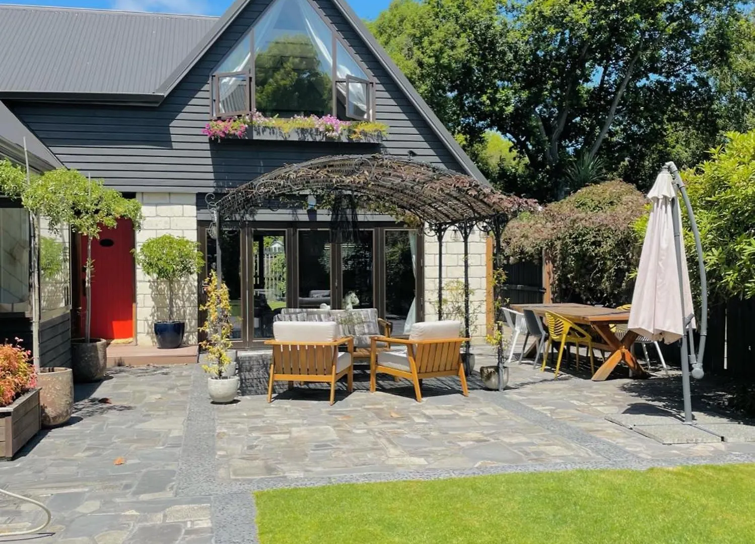 Stunning Cottage Christchurch Holiday home